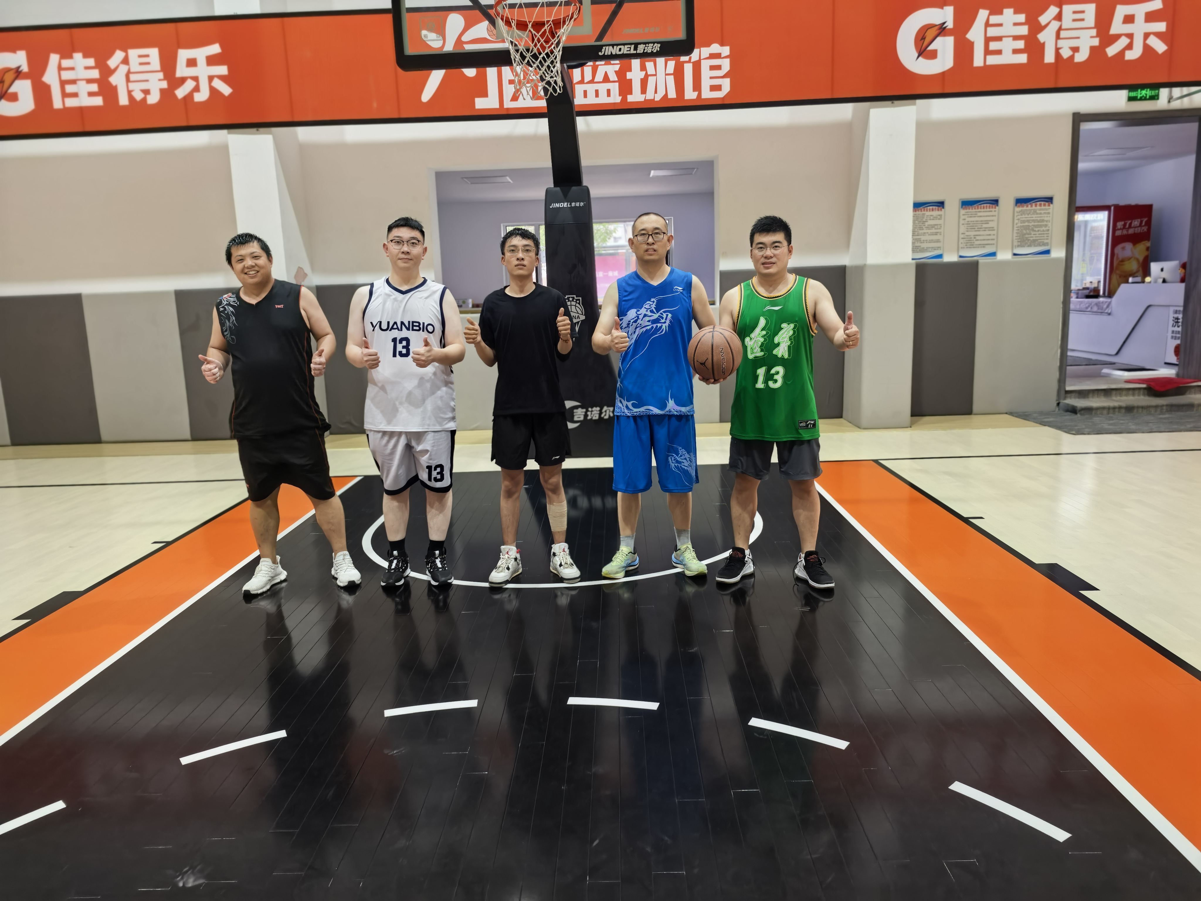 In the sweltering heat, one should cool down with sweat